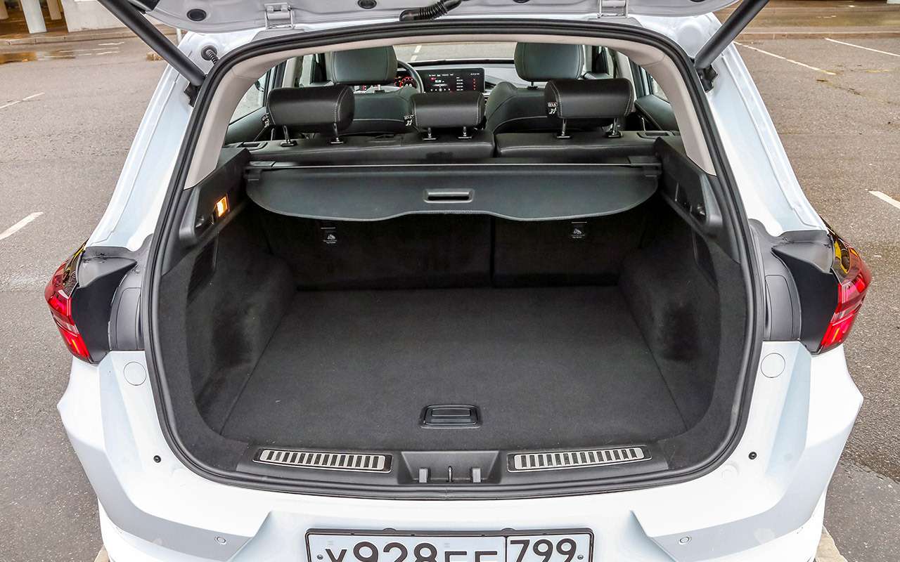 Багажник LX объемом около 300 литров – обычное дело для компактного кроссовера.