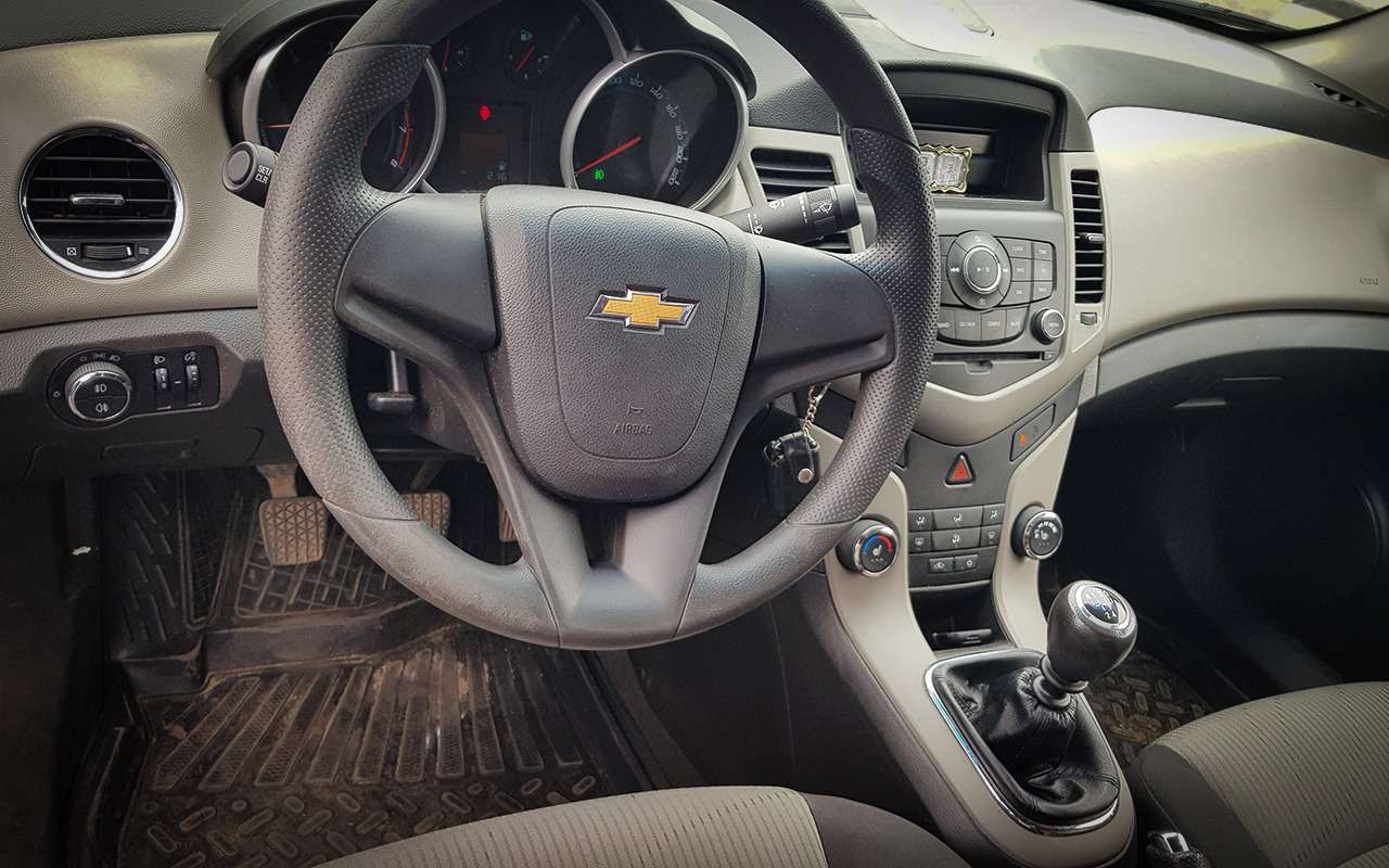 Экономили на всем: честный отзыв владельца о Chevrolet Cruze — фото 990429