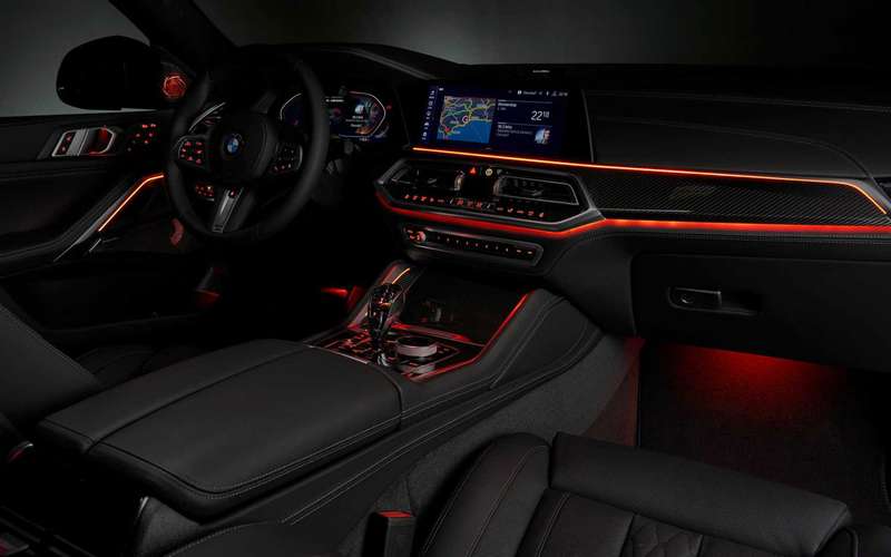 Новый BMW X6 светится в темноте