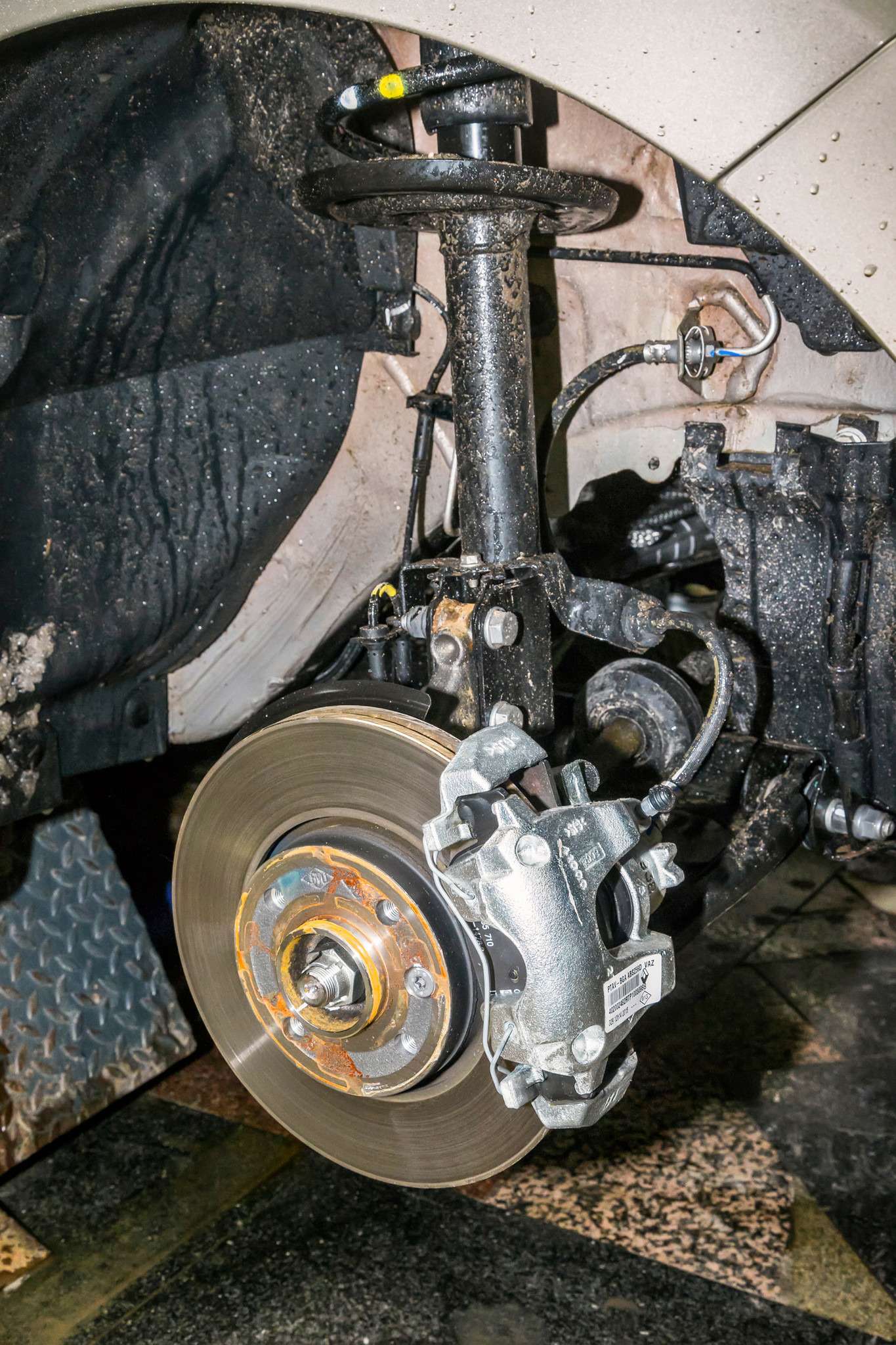 Lada XRAY. Тормозные механизмы заимствованы у соплатформенного Renault Sandero.
