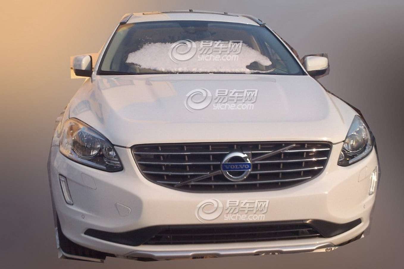 Restyled Volvo XC60 front view_no_copyright