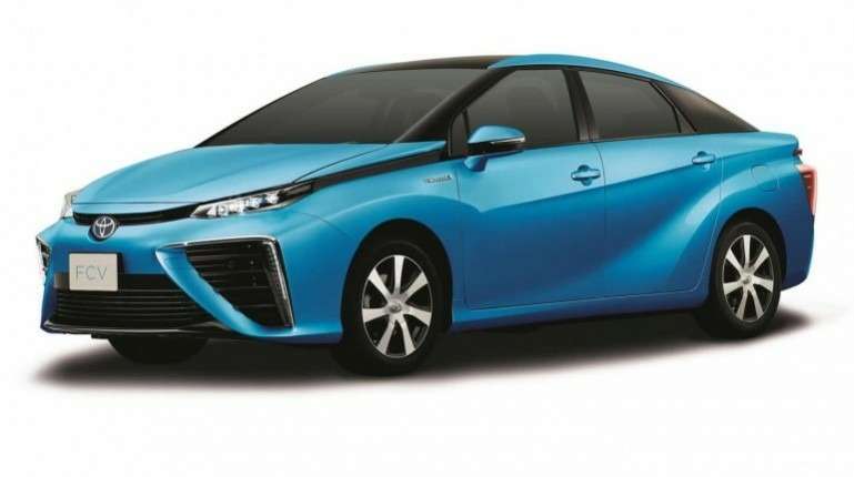 Водородный седан Toyota Mirai выходит в продажу 15 декабря
