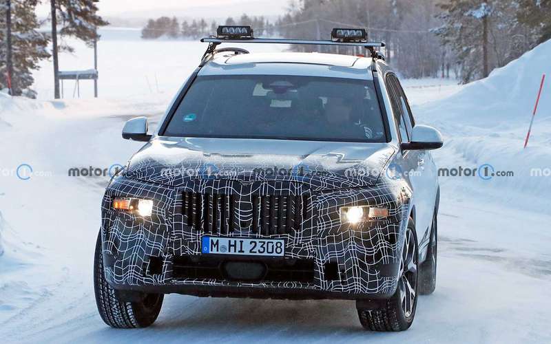 Тесты в снегах: фото обновленного BMW X7
