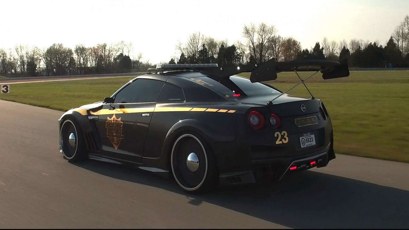 Полицейский Nissan GT-R: расслабляться ли нарушителям? — фото 733370