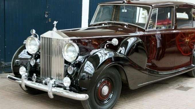 Гибрид Lexus станет свадебным авто принца Альберта II