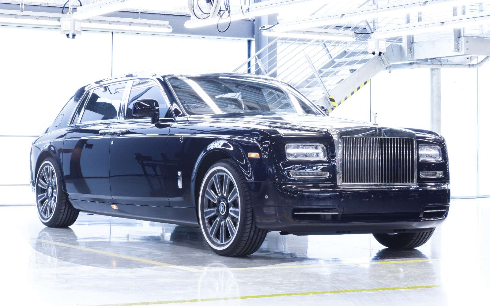 Прощание с седьмым «Призраком»: Rolls-Royce прекратил выпуск модели Phantom — фото 700794