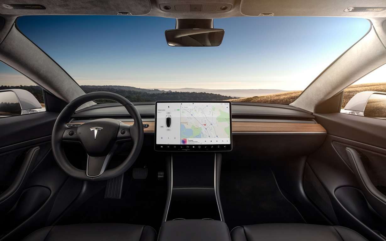 Tesla сообщила цены на Model 3. Но купить ее не дает — фото 779797