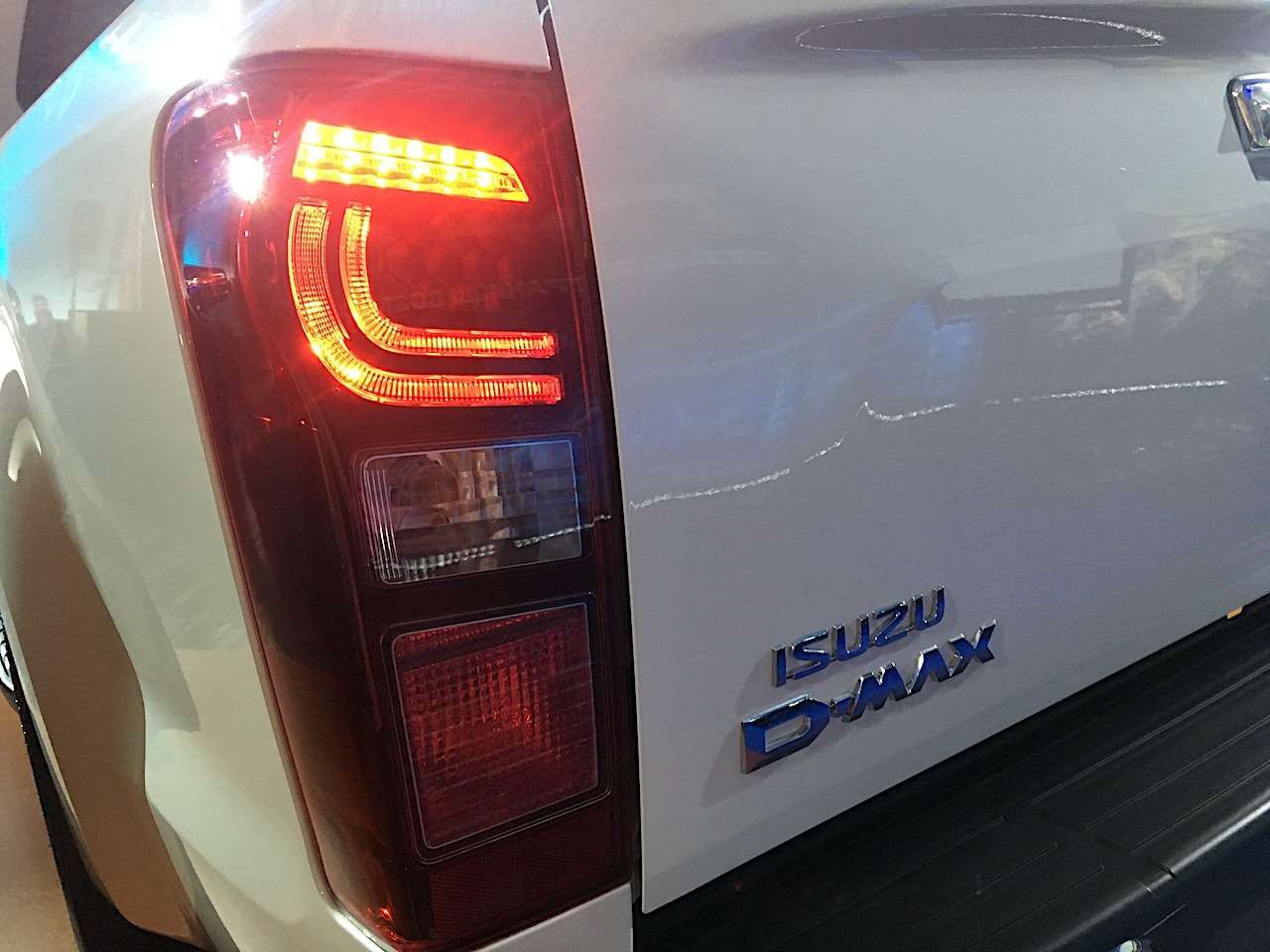 Isuzu объявила цены на обновленный пикап D-Max (спойлер — он подорожал) — фото 965189