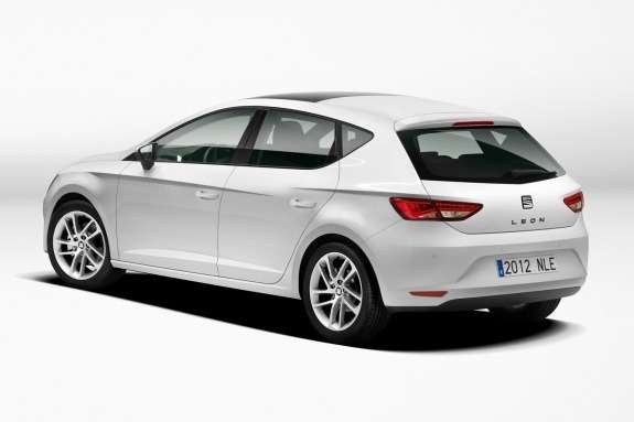 New SEAT Leon side-rear view