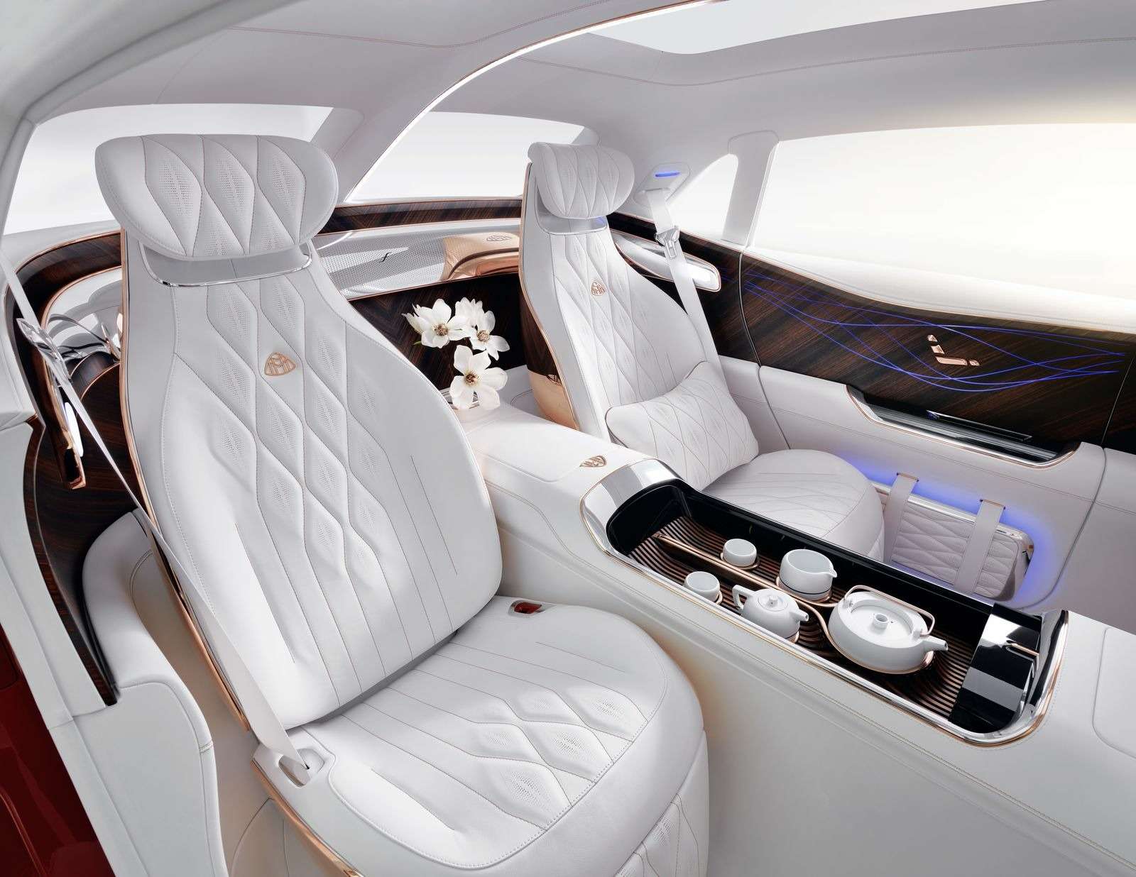 Кросс-седан Mercedes-Maybach Ultimate Luxury: золото, чайник, электричество — фото 865366