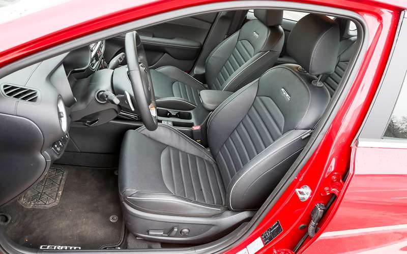 Что взять за 2 млн руб.: новый Kia против трехлетней Mazda