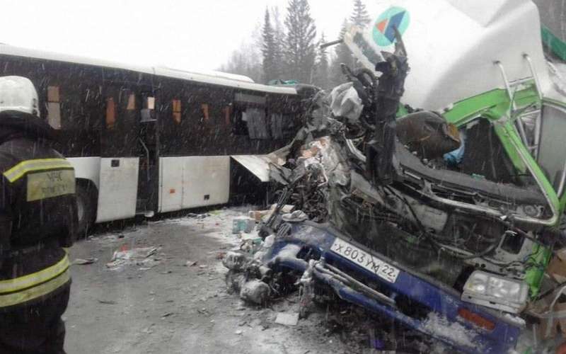 41 человек пострадал в аварии с автобусом. Страшные фото