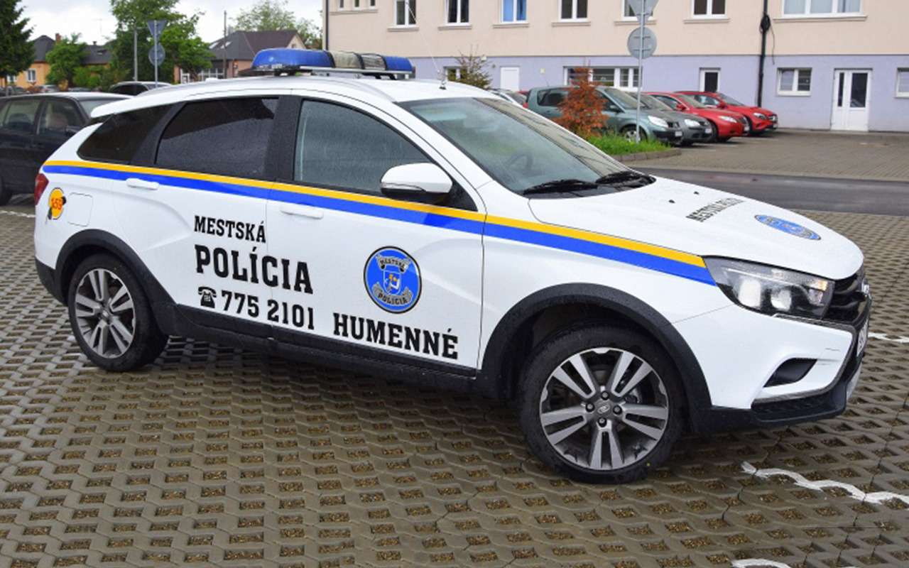 Полицейские Словакии приобрели Ладу Весту — фото 978161