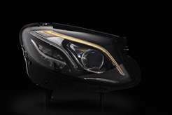 Die neue E-Klasse — Mercedes-Benz MULTIBEAM LED-Scheinwerfer mit einer Raster-Lichtquelle mit 84 LEDThe new E-Class —  Mercedes-Benz MULTIBEAM LED headlamps with a gridded light source containing 84 LEDs