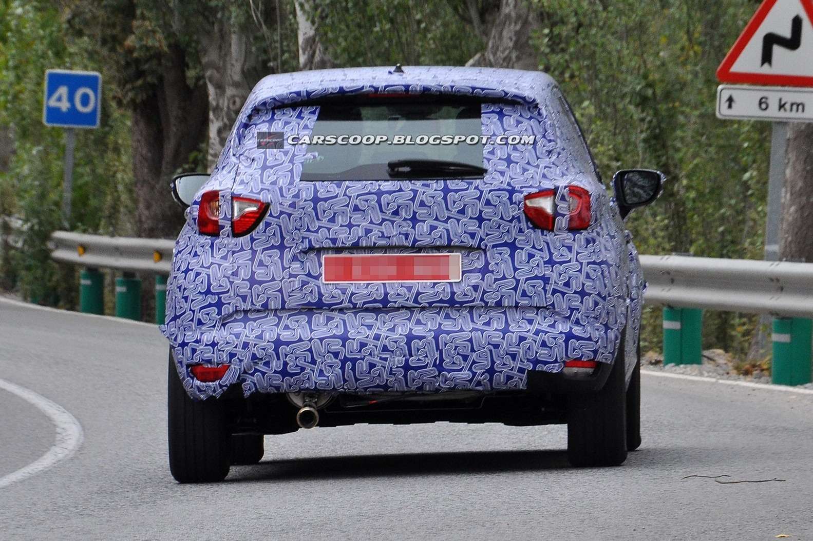 New Renault B-SUV test prototype rear view_no_copyright