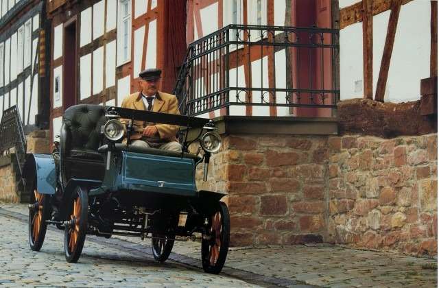 scenes-from-opels-history--the-1902-lutzman-motorcar_100375541_m