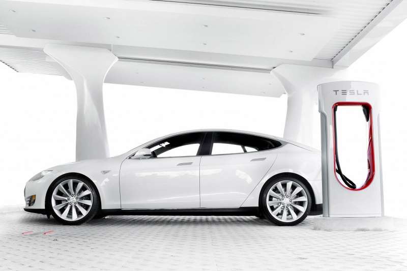 Tesla Model S опередила Porsche по индексу удовлетворенности владельцев 